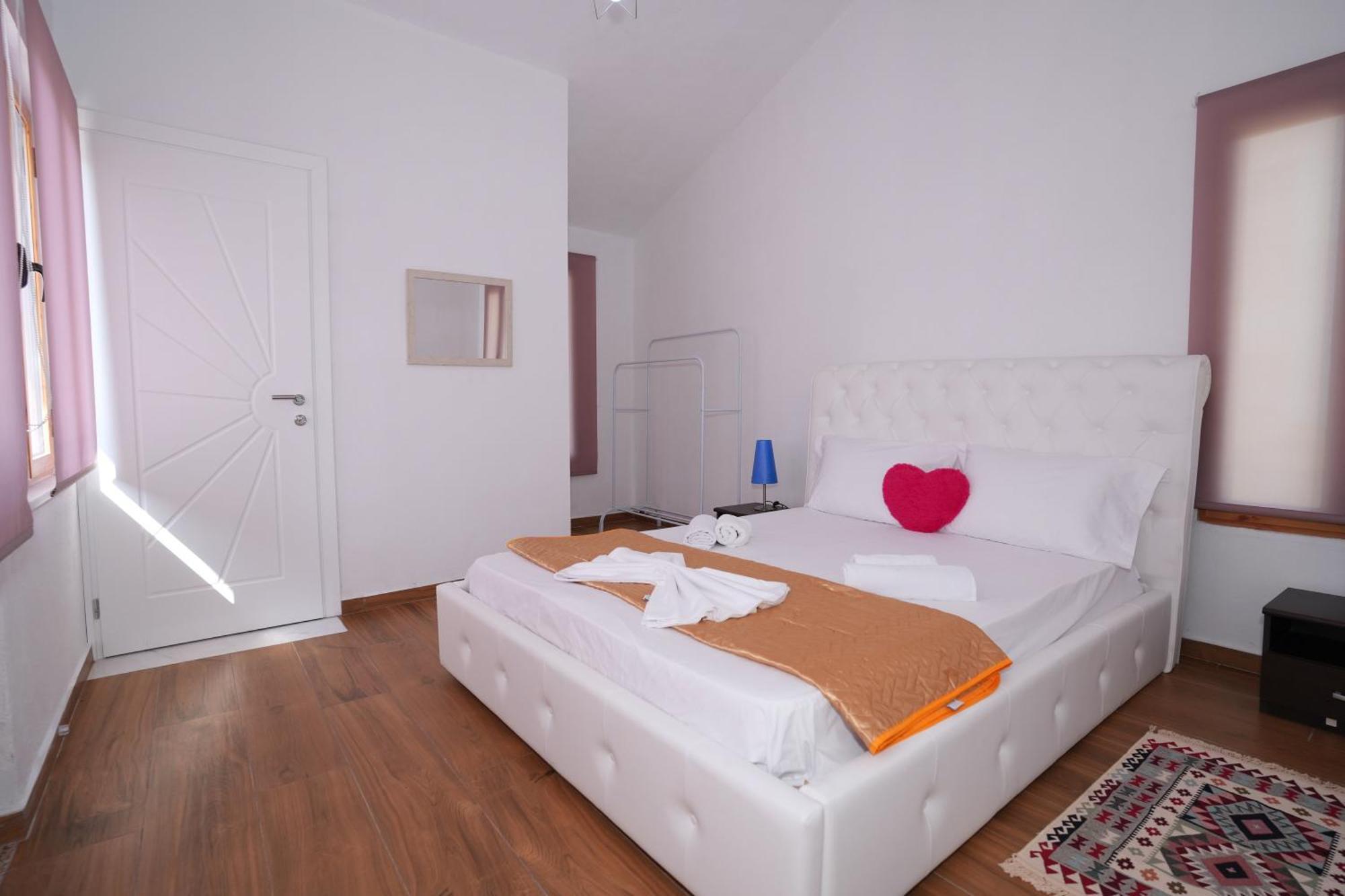 The View Rooms And Terrace Гирокастра Экстерьер фото